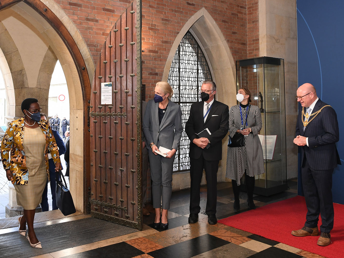  Die Außenbeauftragte der Afrikanischen Union, Monique Nsanzabaganwa im historischen Rathaus