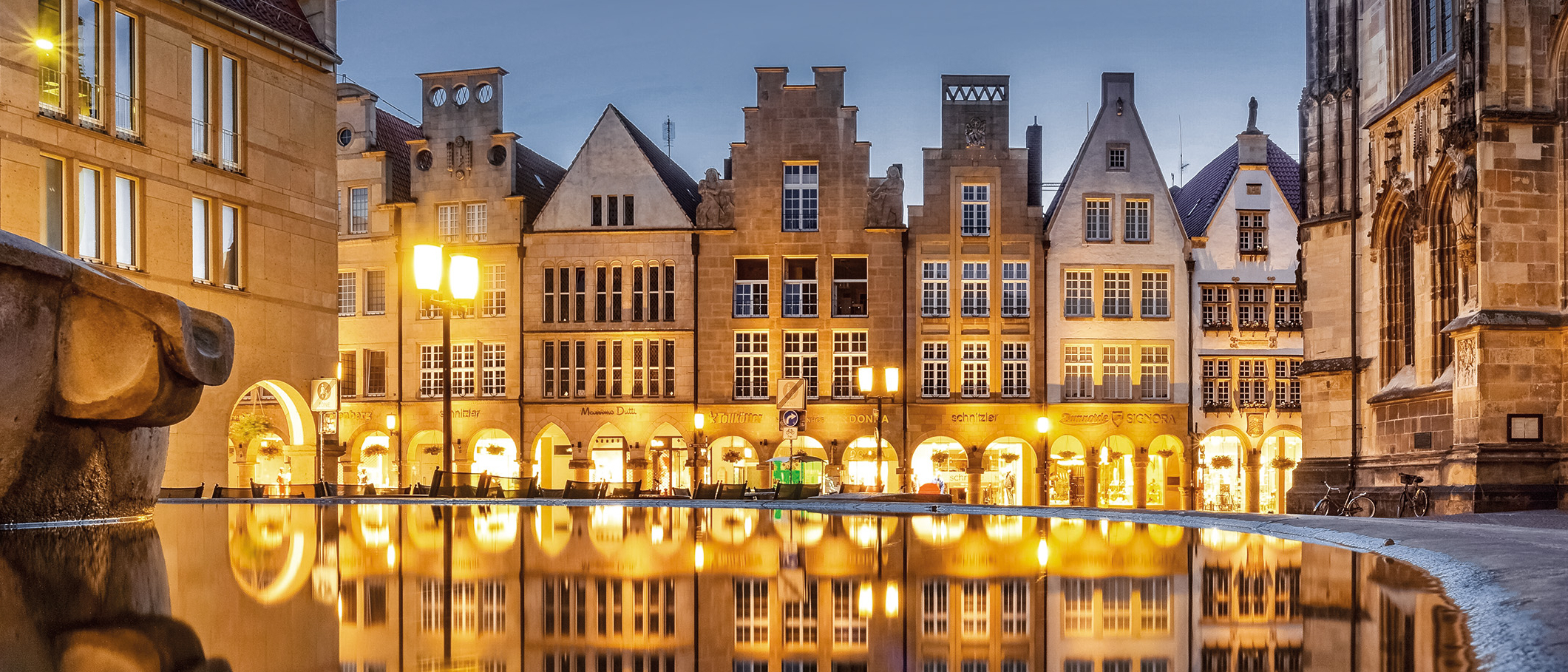 Spiegelbild der historischen Fassade am Prinzipalmarkt in Münster