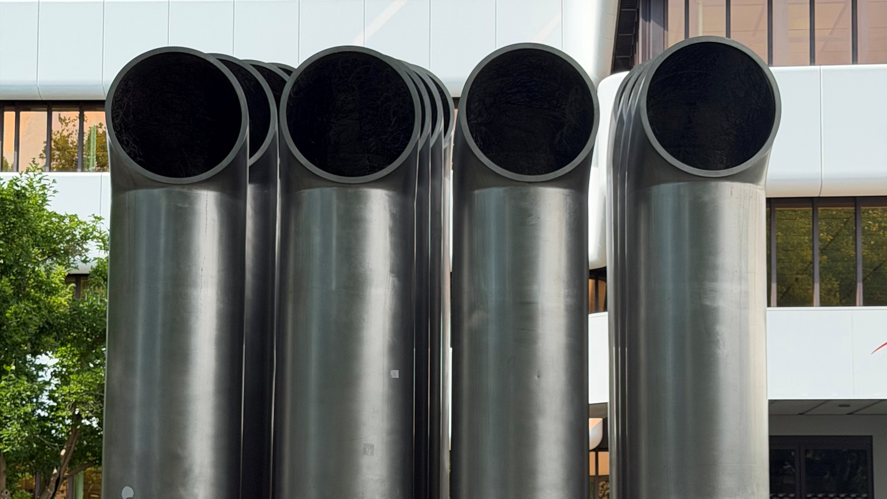 Abluftplastik von Friedrich Gräsel vor der Landesbausparkasse