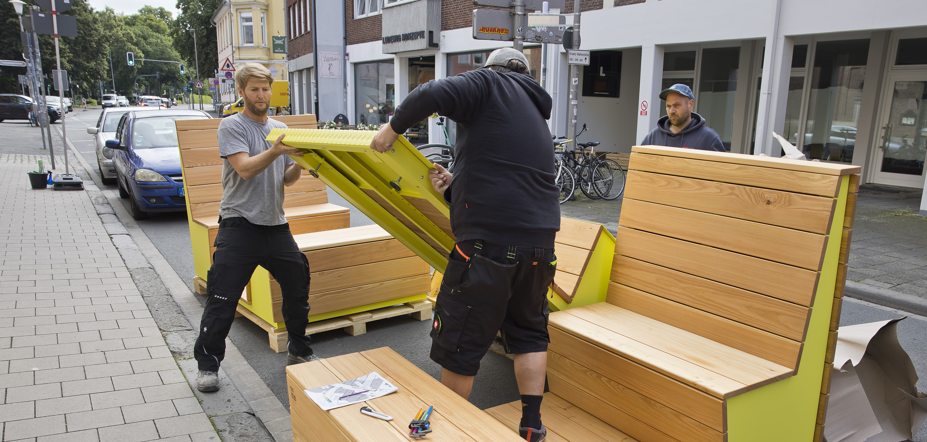 Aufbau der Möbel auf der Hörsterstraße