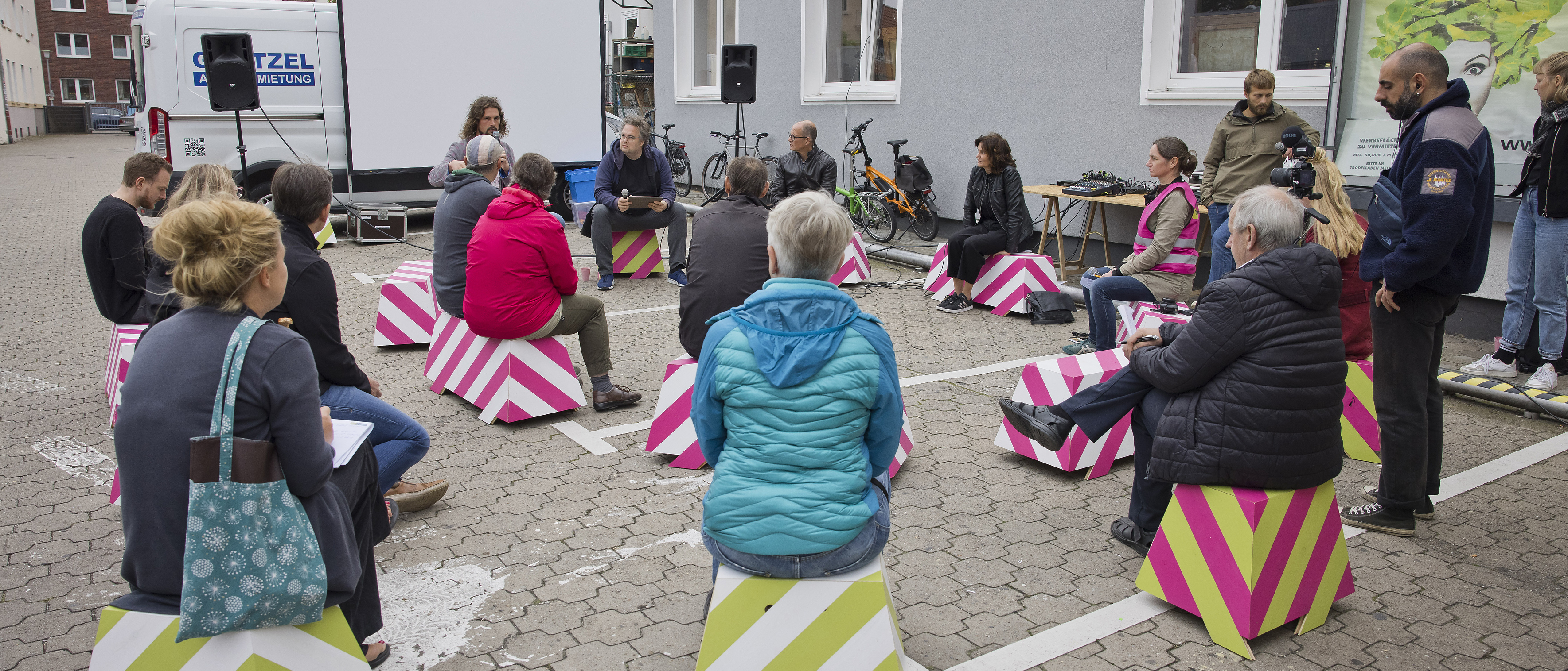 Nachbarschaftsgespräch am Infomobil