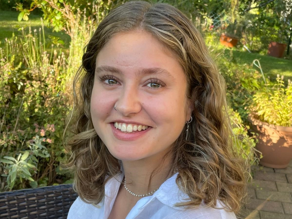 Selfie der jungen, blonden Frau von Leticia Dingel.