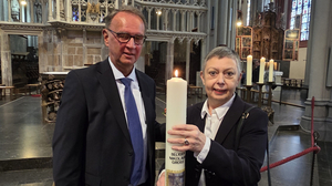 Nikolaus Groß, Thomas Groß, dankte der Dinslakener Buchhändlerin Anne Prior.