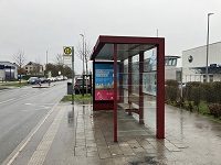 Erhöhte und neue Buswartehalle