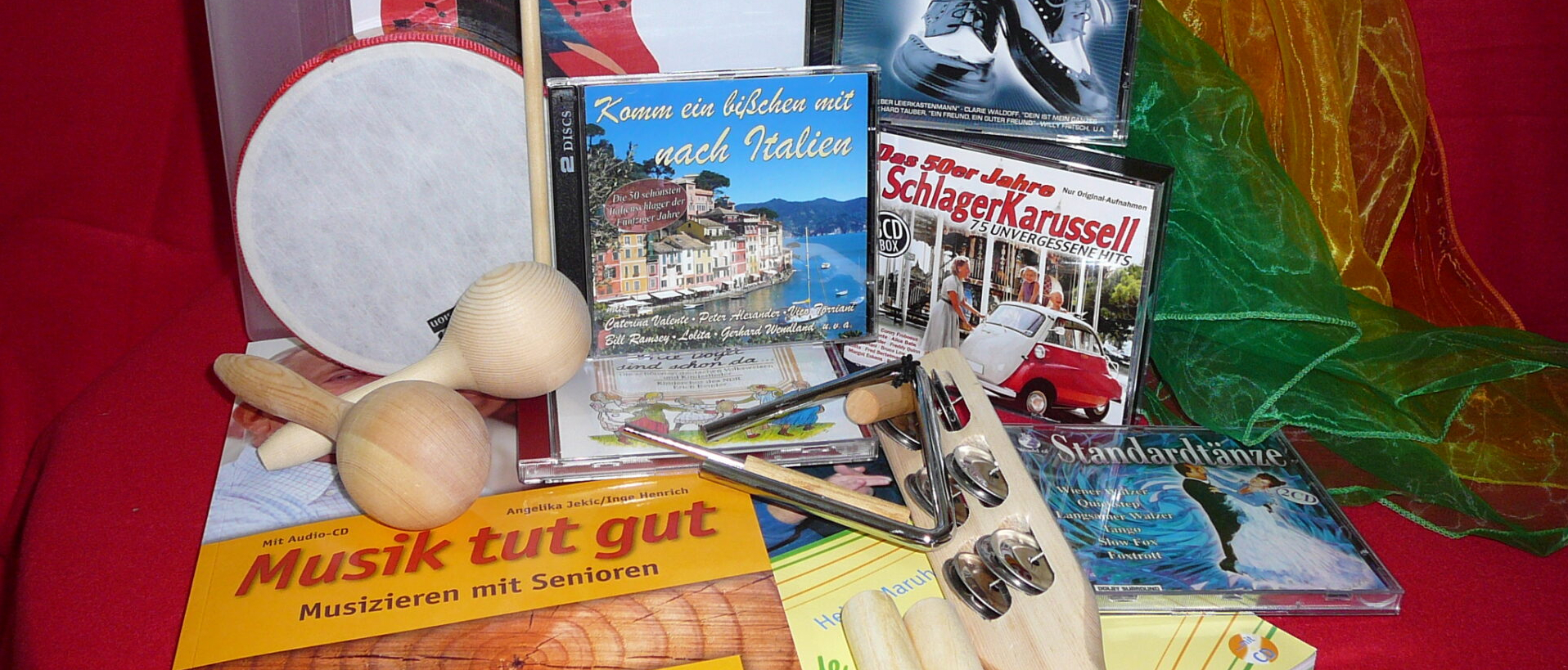 Bücher, Musikinstrumente, CDs
