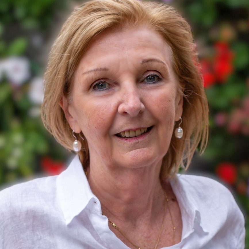 Frau in weißer Bluse