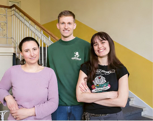 Zwei Studierende der Musikhochschule Münster und Praktika-Koordinatorin