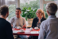 Foto: (v.l.) Sebastian Rickert (Bode Planungsgesellschaft), Burkhard Breuer (Geschäftsführer von [whyit] Campus GmbH), Cornelia Liebich (Campusmanagerin von [whyit] Campus GmbH) und Julian Schütte (Stadt Münster), im Gespräch zum städtischen Angebot "Startberatung Energieeffizienz".