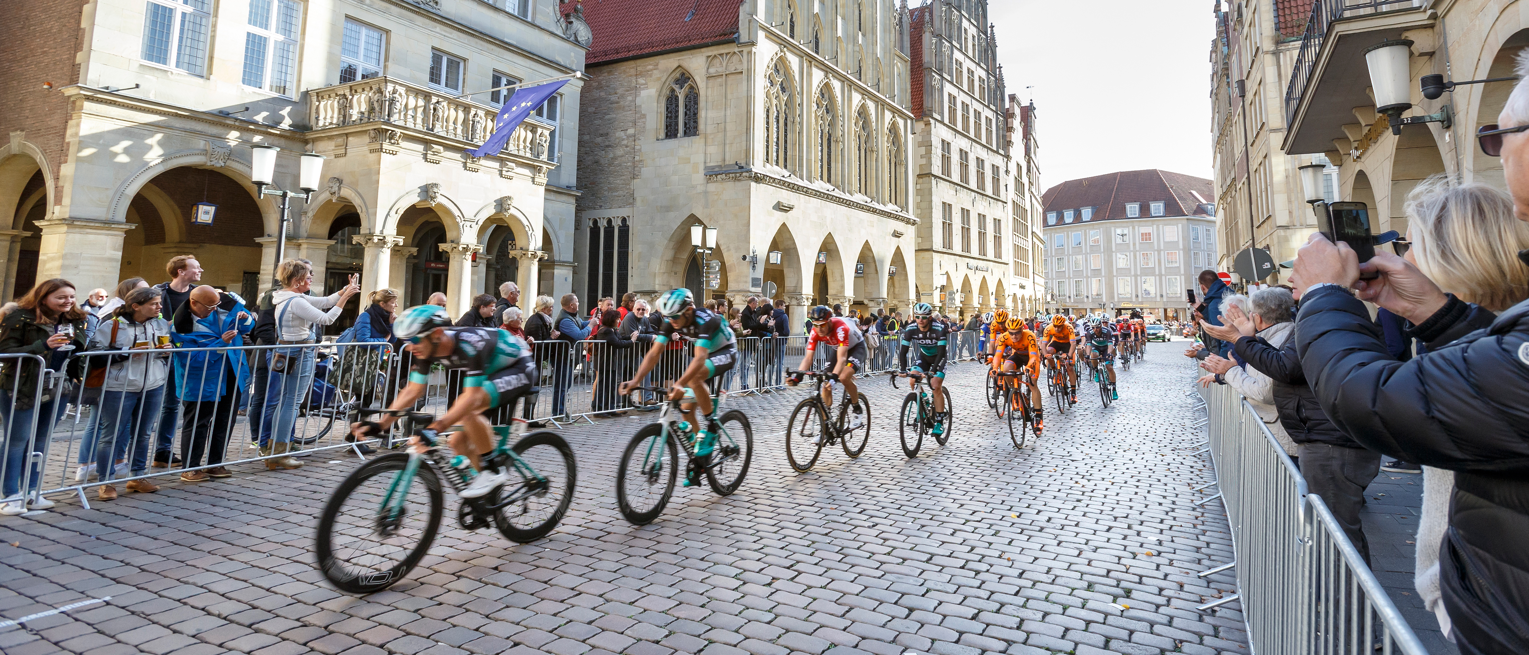Rennradfahrer auf dem Prinzipalmarkt Münster 