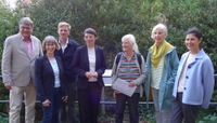 Gruppenfoto von der Einweihung der Tafel
