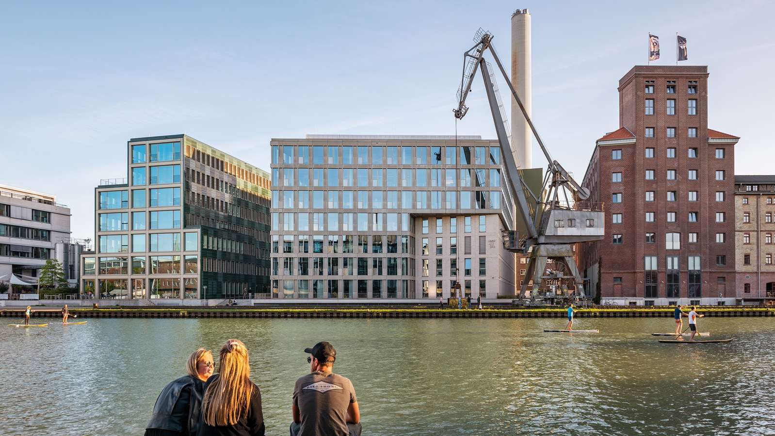 Blick auf die Promenade an der Hafensüdseite in Münster. 
