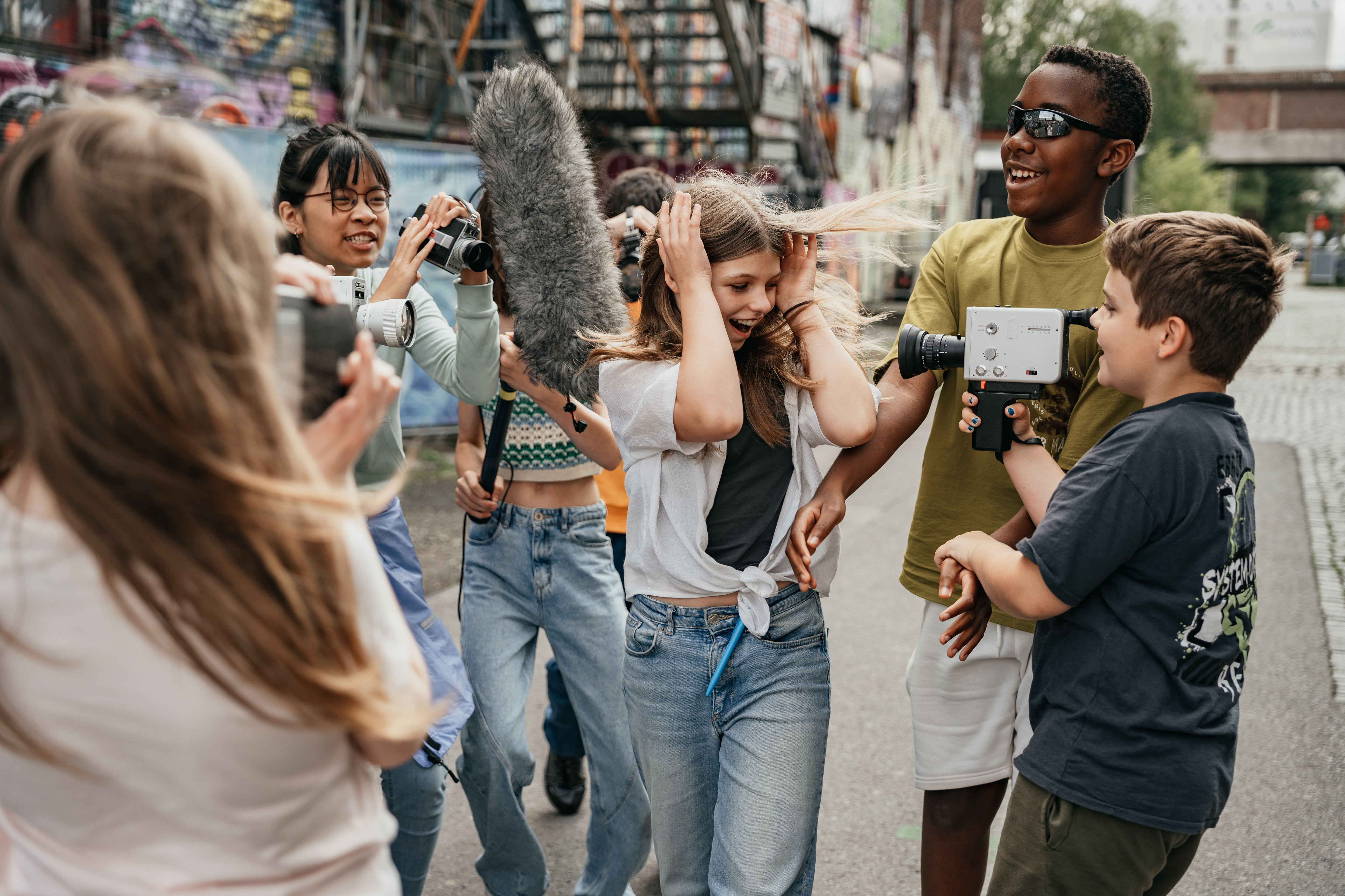 Eine Gruppe Kinder beim Filmdreh