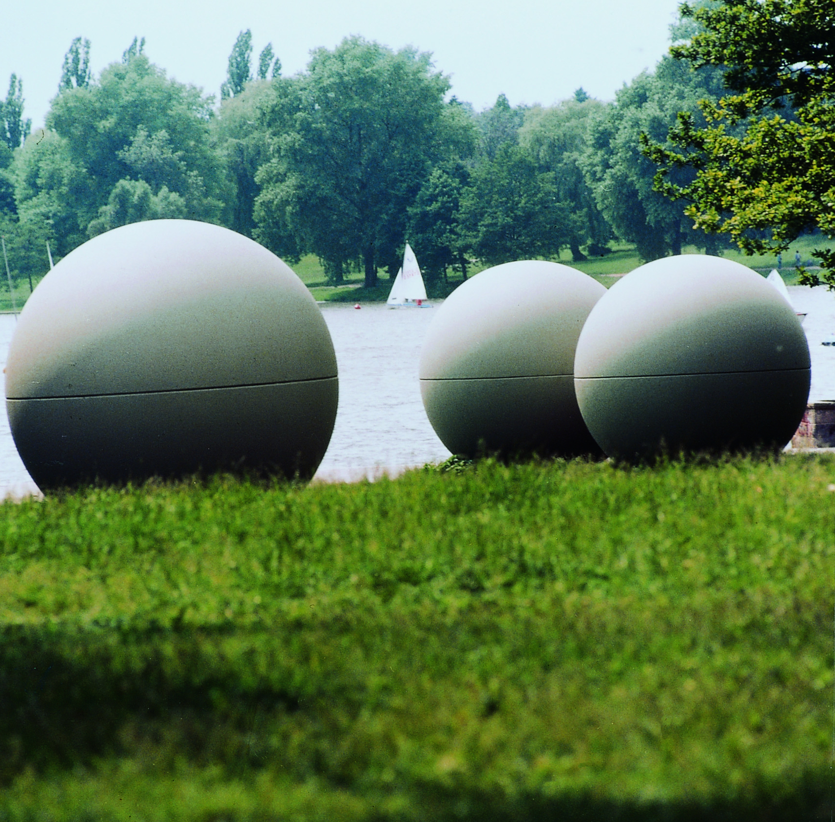 Claes Oldenburg: "Giant Pool Balls"