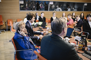 Zeitzeugin Tova Friedman im Deutschen Bundestag