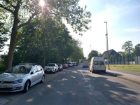 Foto des Horstmarer Landwegs: Zu sehen sind parkende Autos auf der Fahrbahn
