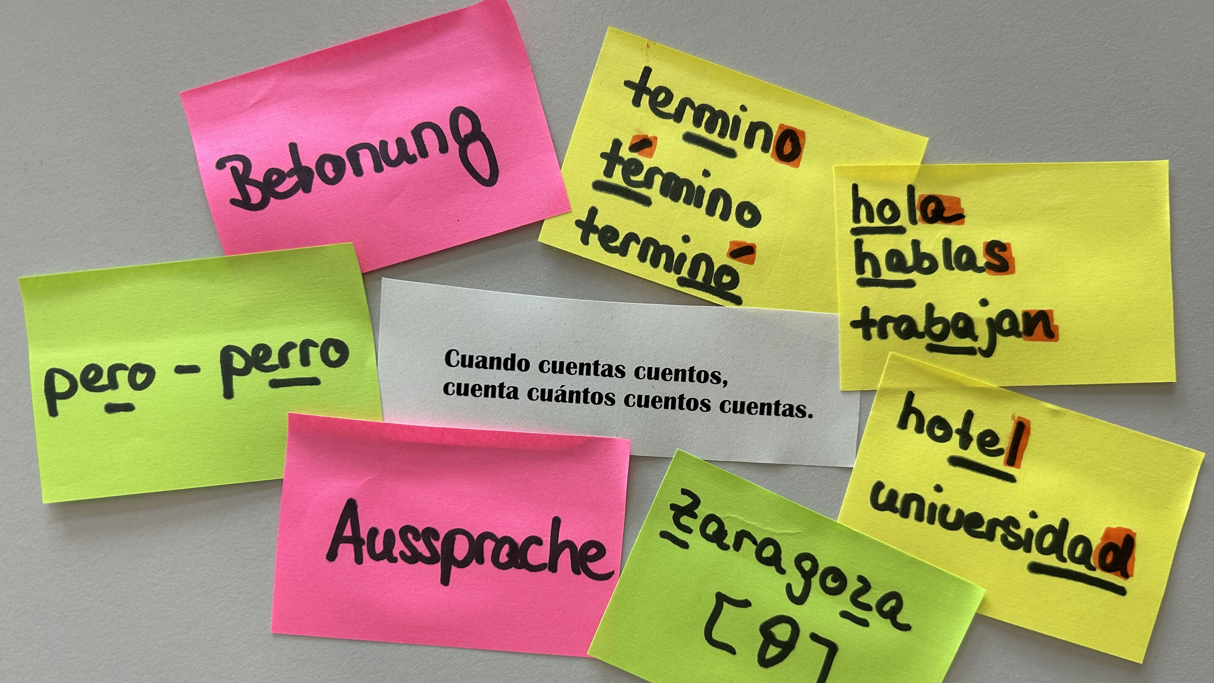 Zettelsammlung mit spanischen Vokablen