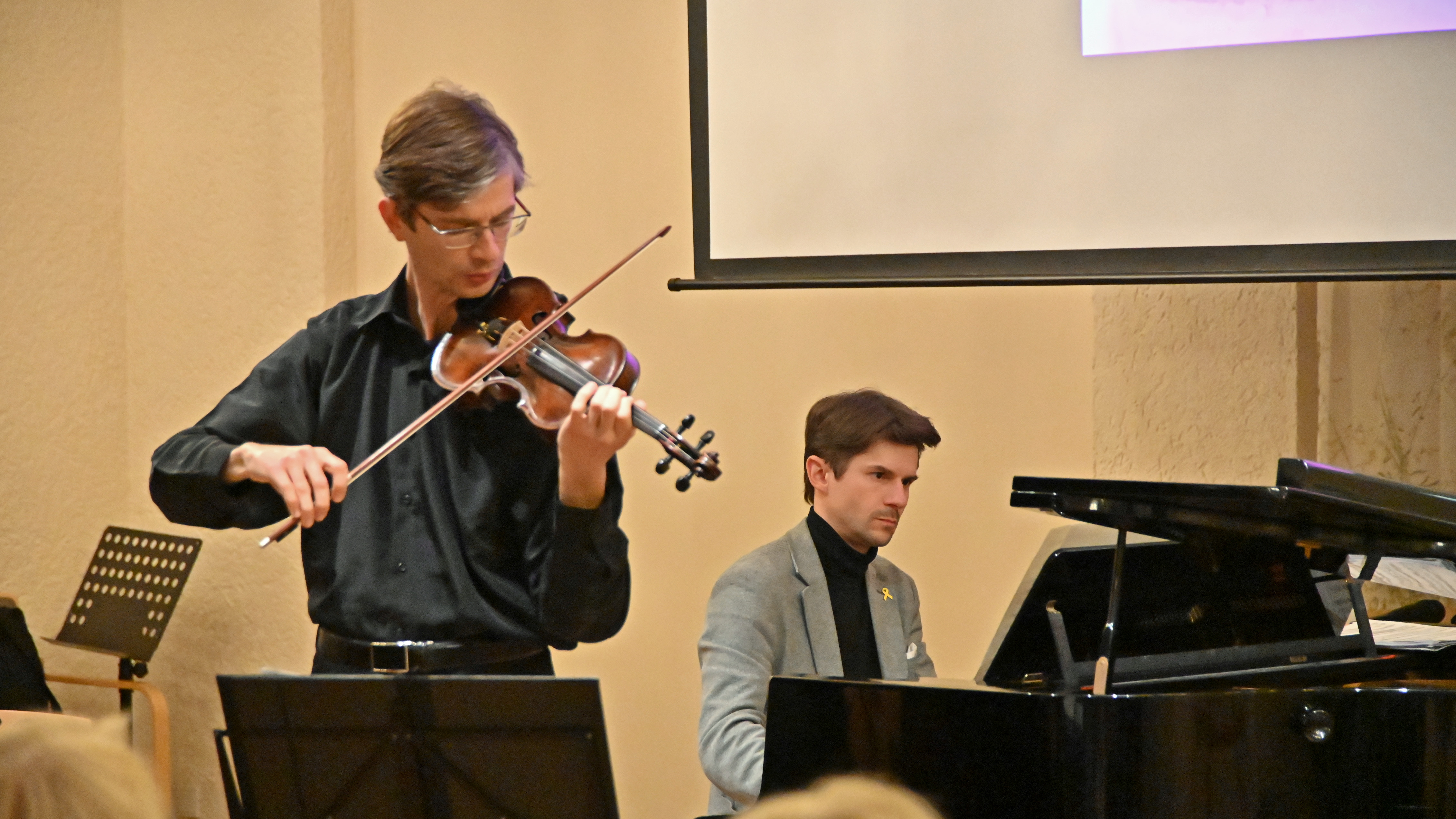 Alexander Lifland an der Violine und Roman Salyutov am Flügel