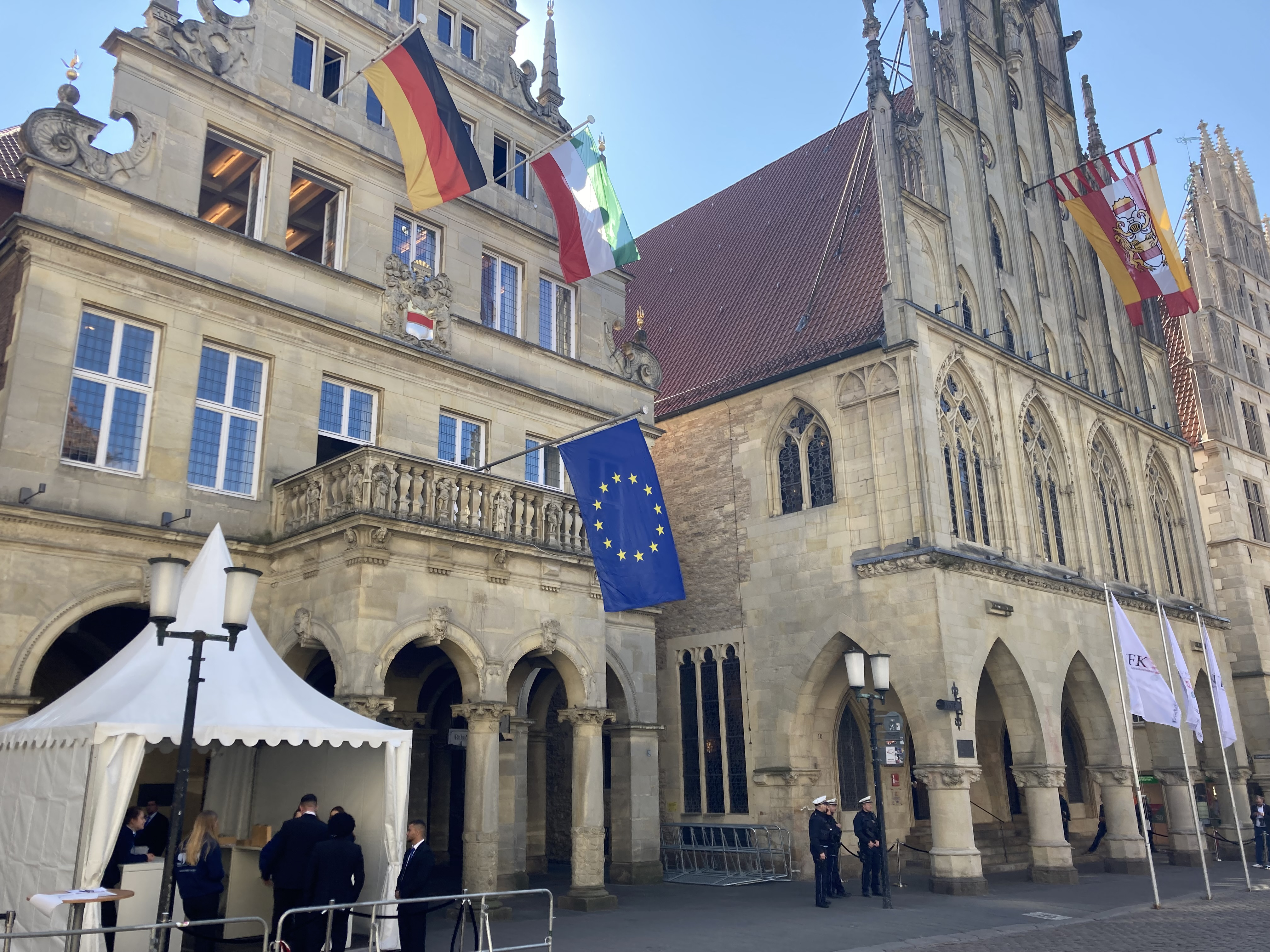 Das Historische Rathaus am Morgen vor der Friedenskonferenz.