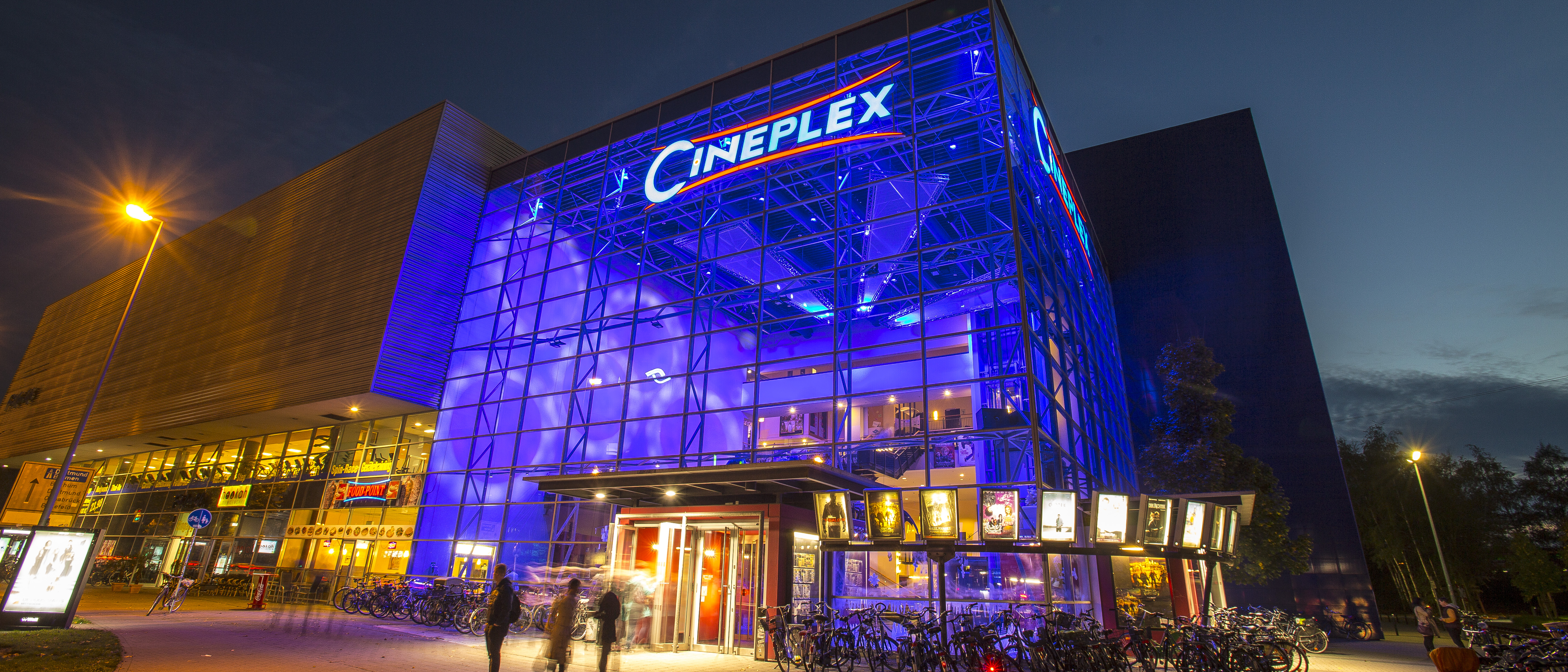 Cineplex bei Nacht am Münsteraner Hafen 
