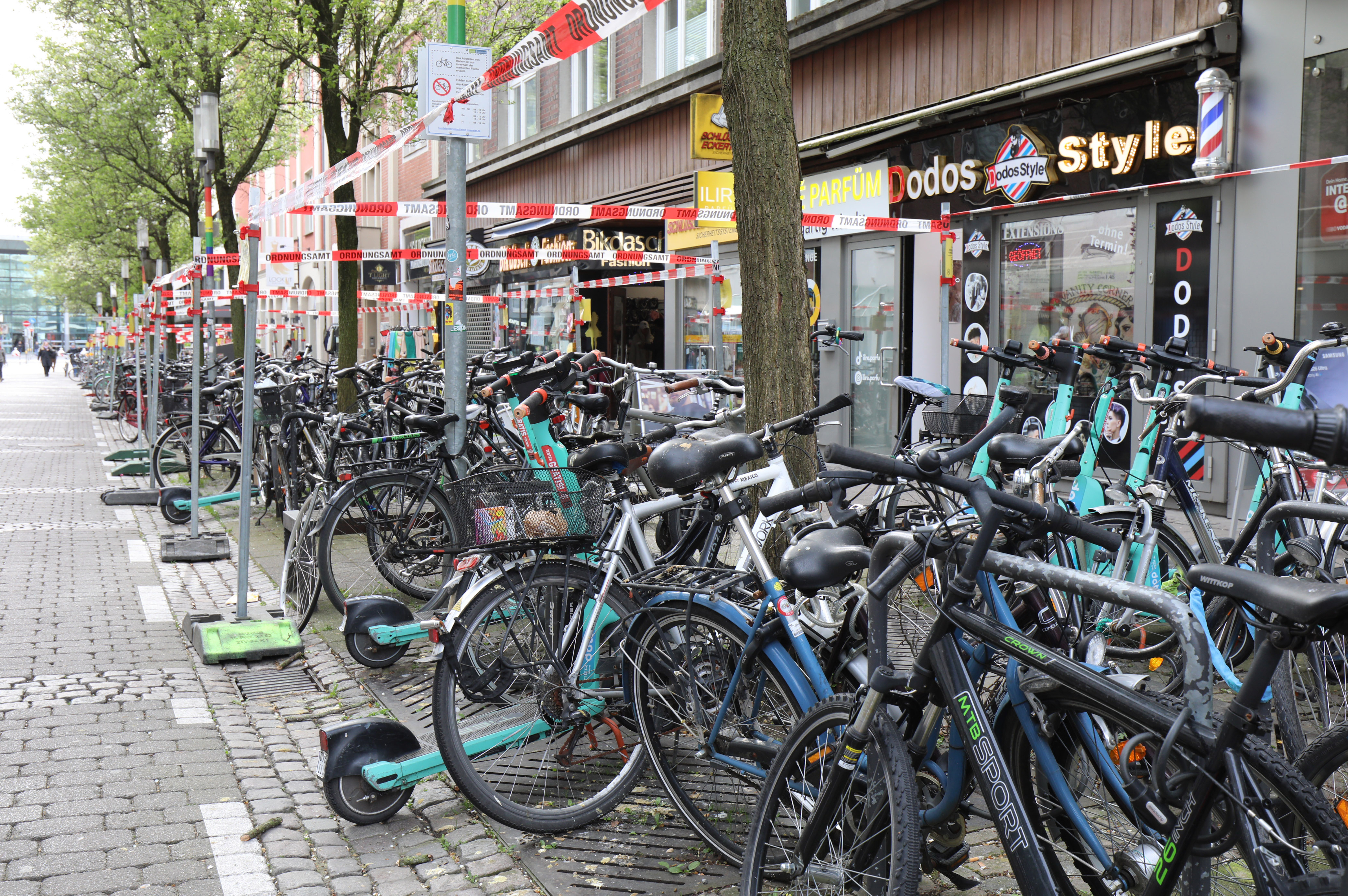 Abgestellte Fahrräder in der Windthorststraße.