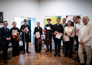 Gruppenfoto nach dem Preisträger*innen Konzert