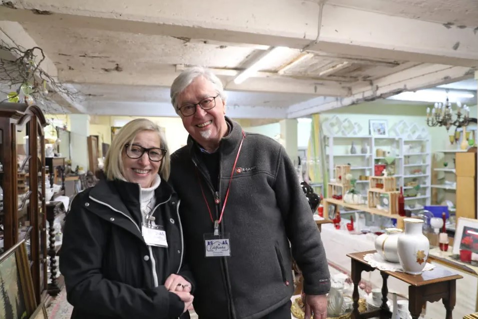 Elisabeth Gellrich und Karlheinz Max Schmalzried (zweite und erster Vorsitzende(r) des Edelfundus e.V.)