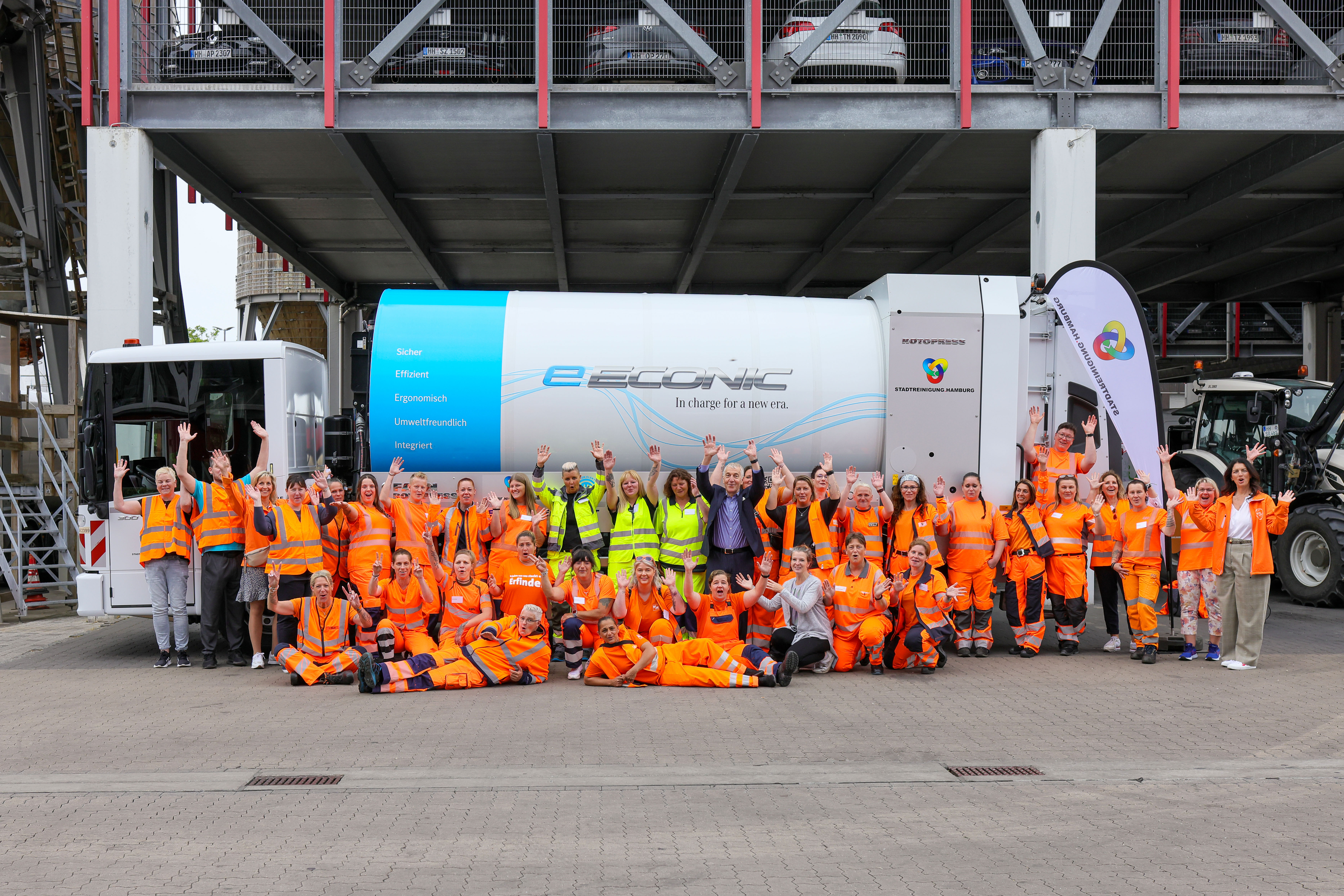 Gruppenfoto der Teilnehmerinnen vom Netzwerktreffen "Frauen in Orange"