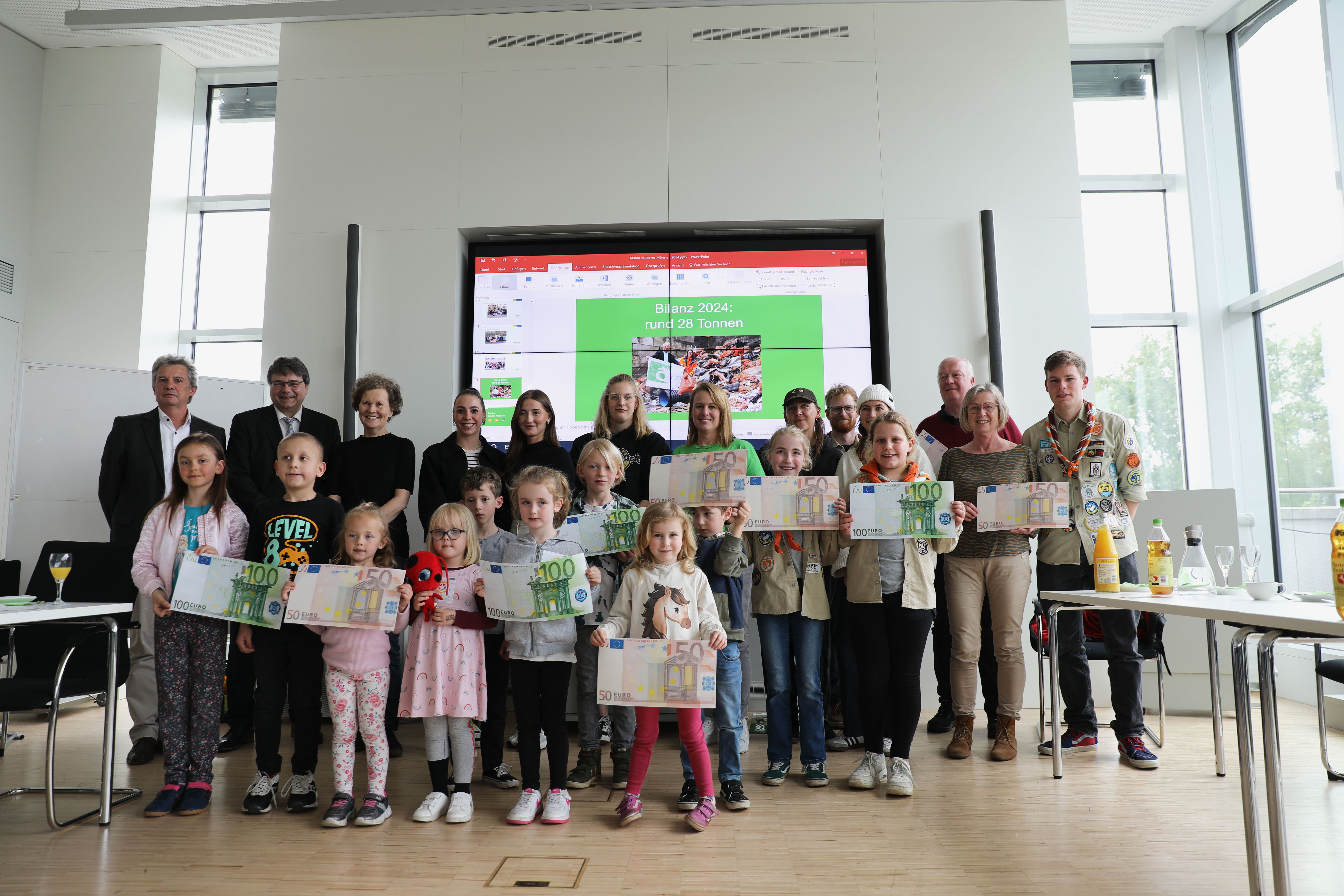 Gruppenfoto von der Preisverleihung Sauberes Münster 2024
