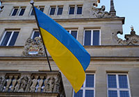 Ukrainische Flagge am Stadtweinhaus