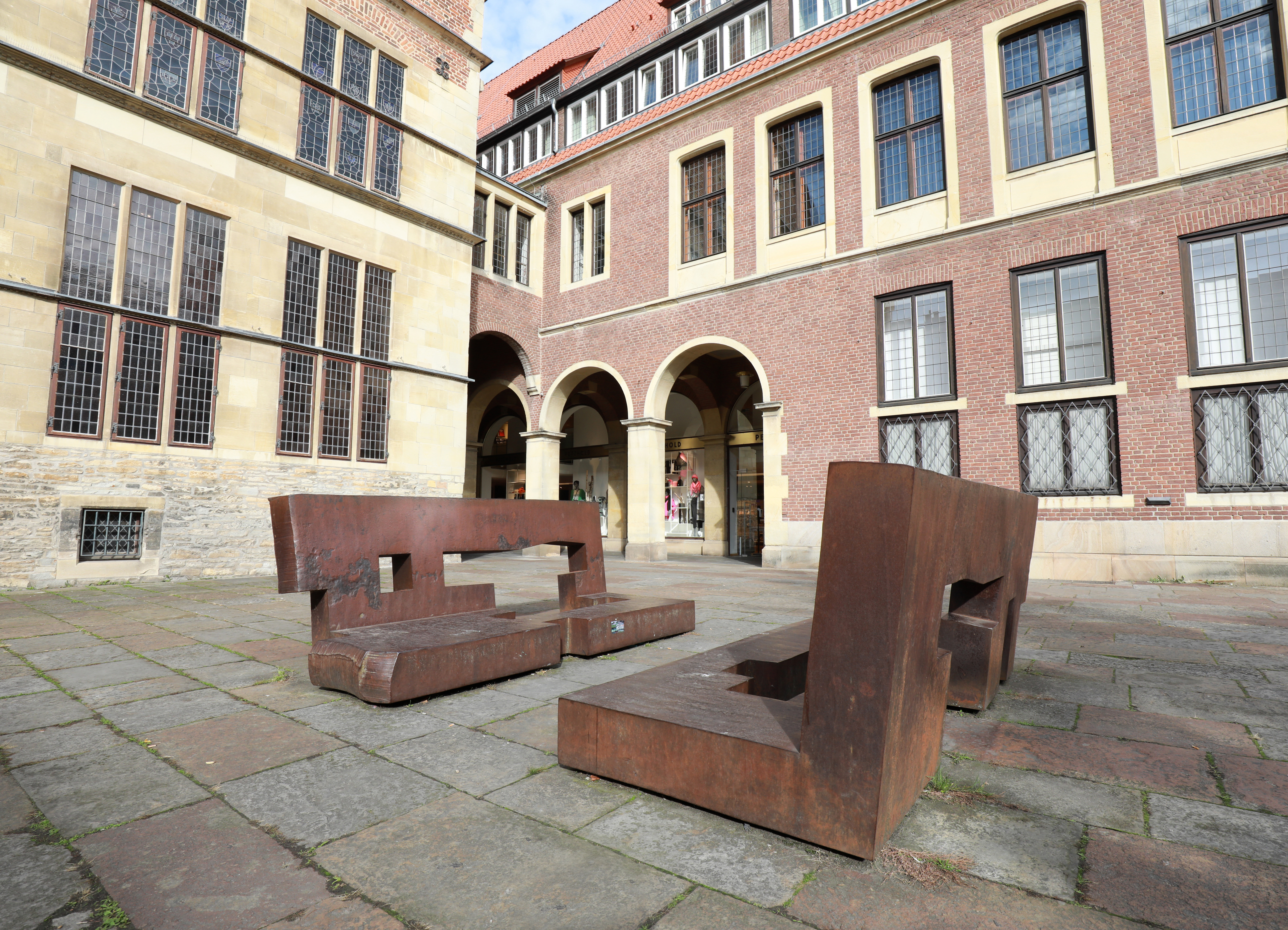Skulptur "Toleranz durch Dialog"