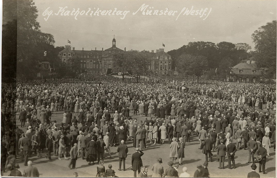 Katholikentag vor dem Schloss