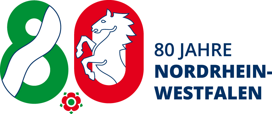 Die Zahl 80 in den NRW-Farben Grün und Rot, darin ein schematischer Fluss und ein Pferd