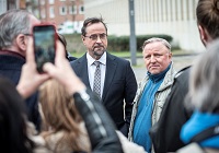 Handyfoto beim Pressetermin mit Jan Josef Liefers und Axel Prahl