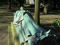 Das Grabmal von Ludwig Freiherr Roth von Schreckenstein (1858)