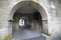 Durchgang durch die alte Stadtmauer