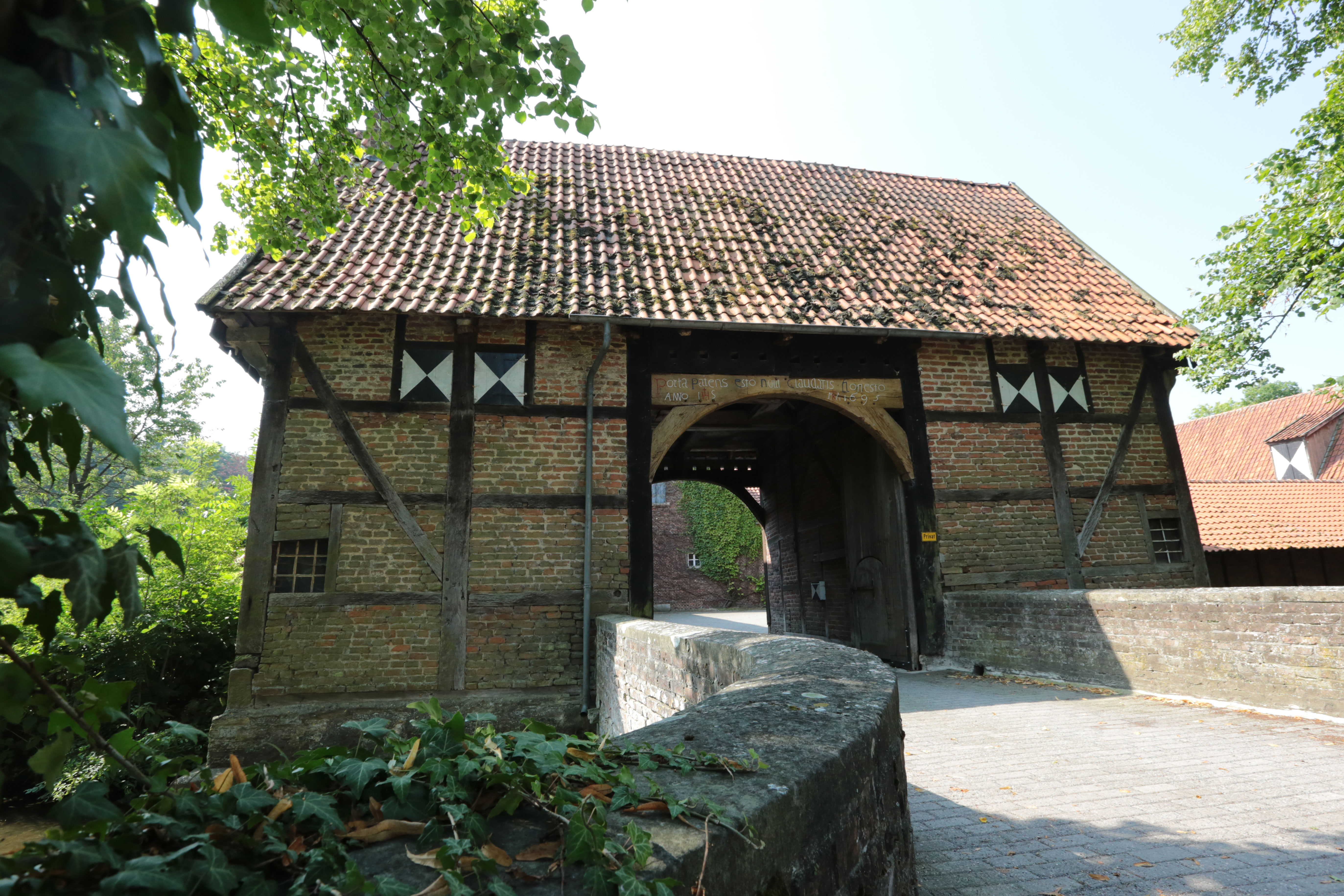 Haus Runde Eingang mit Torbogen