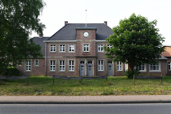 Außenansicht des alten Bahnhofs Rhede