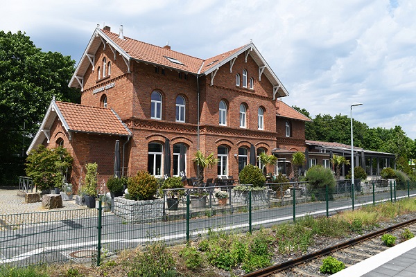 Alter Bahnhof Reken - Außenansicht von der anderen Straßenseite aus