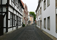 Gasse im Ortskern von Warendorf mit alten Gebäuden