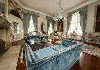 Schloss Diepenbrock bei Barlo, Salon mit Blauer Sofagarnitur