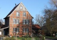 Rotes Fachwerkhaus in Wolbeck, vom Garten aus gesehen