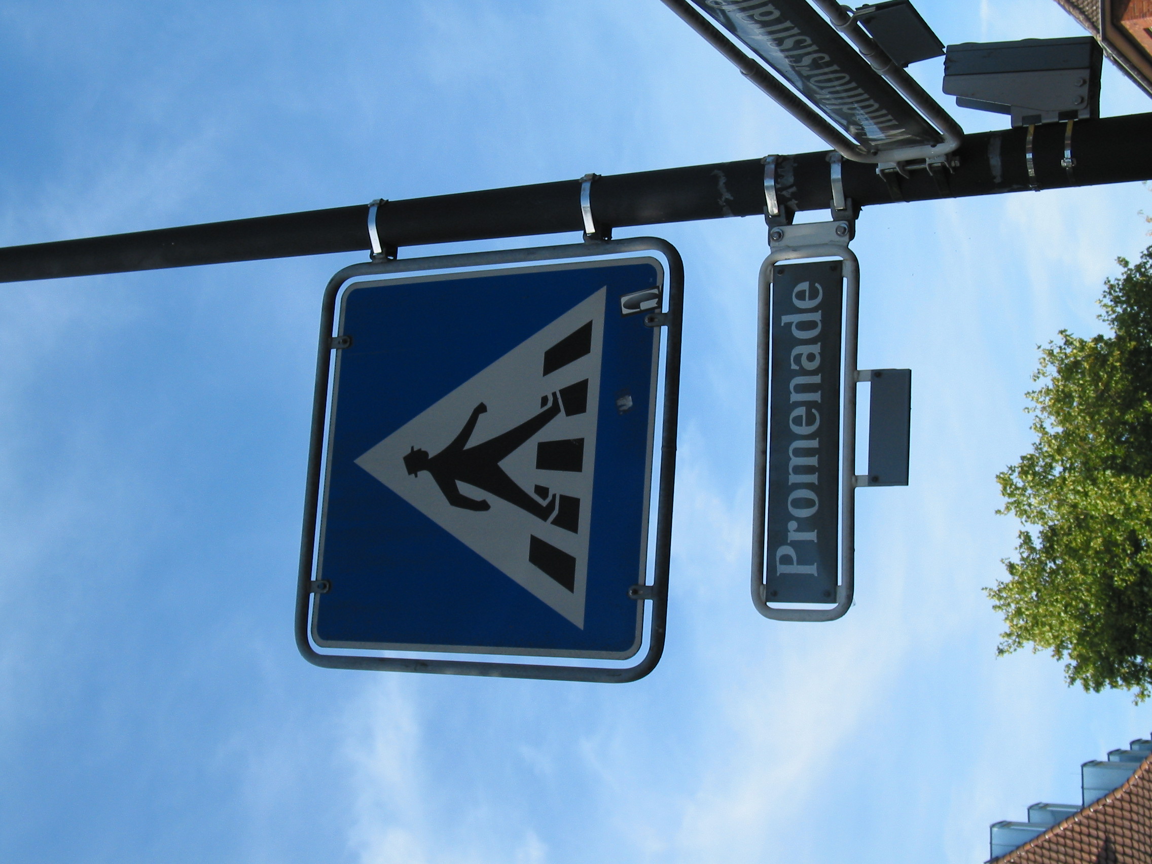 Straßenschilder an der Promenade in Münster.