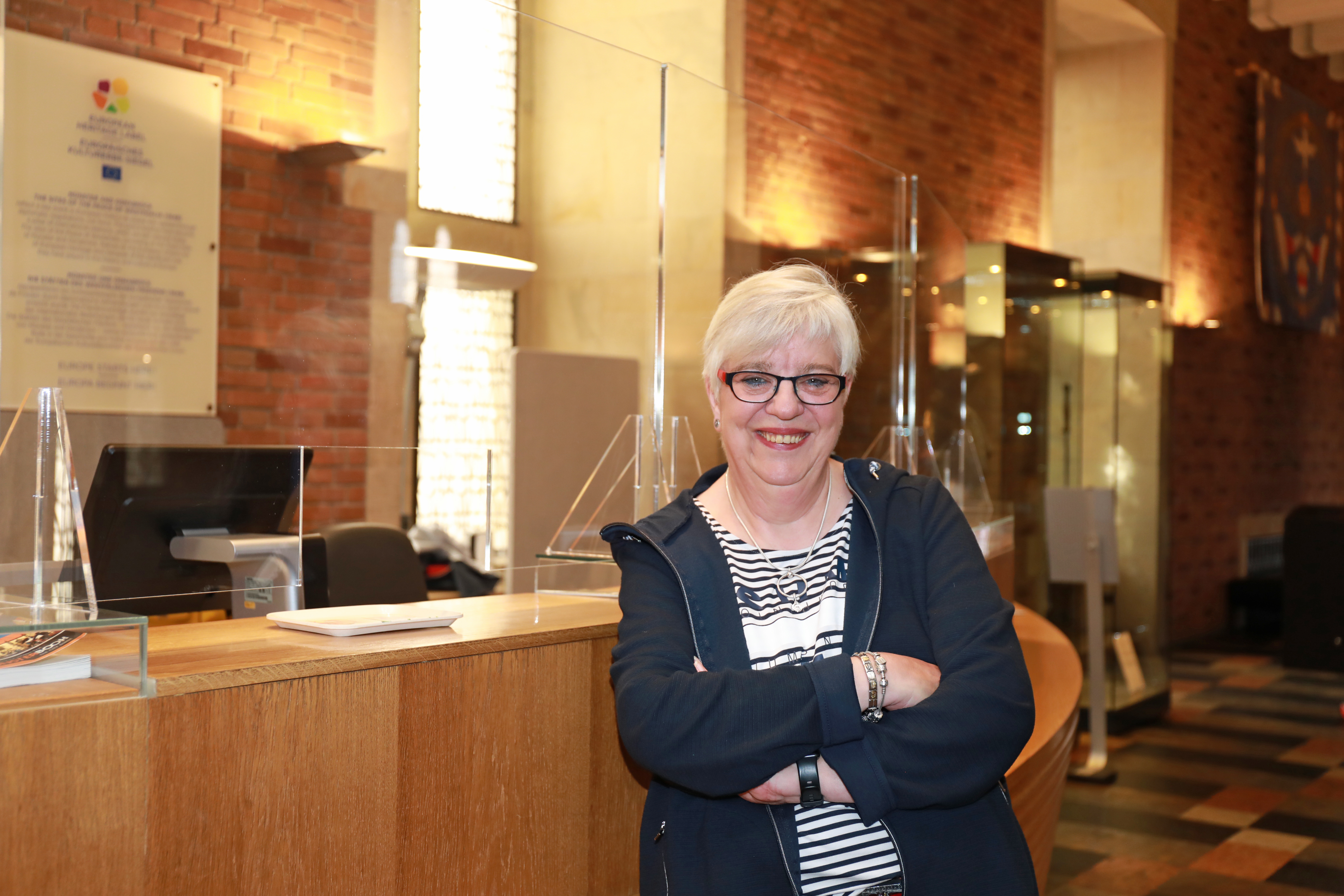 Sigrid Gorlt,  Leiterin der Touristen-Information, steht in der Bürgerhalle im Historischen Rathaus der Stadt Münster