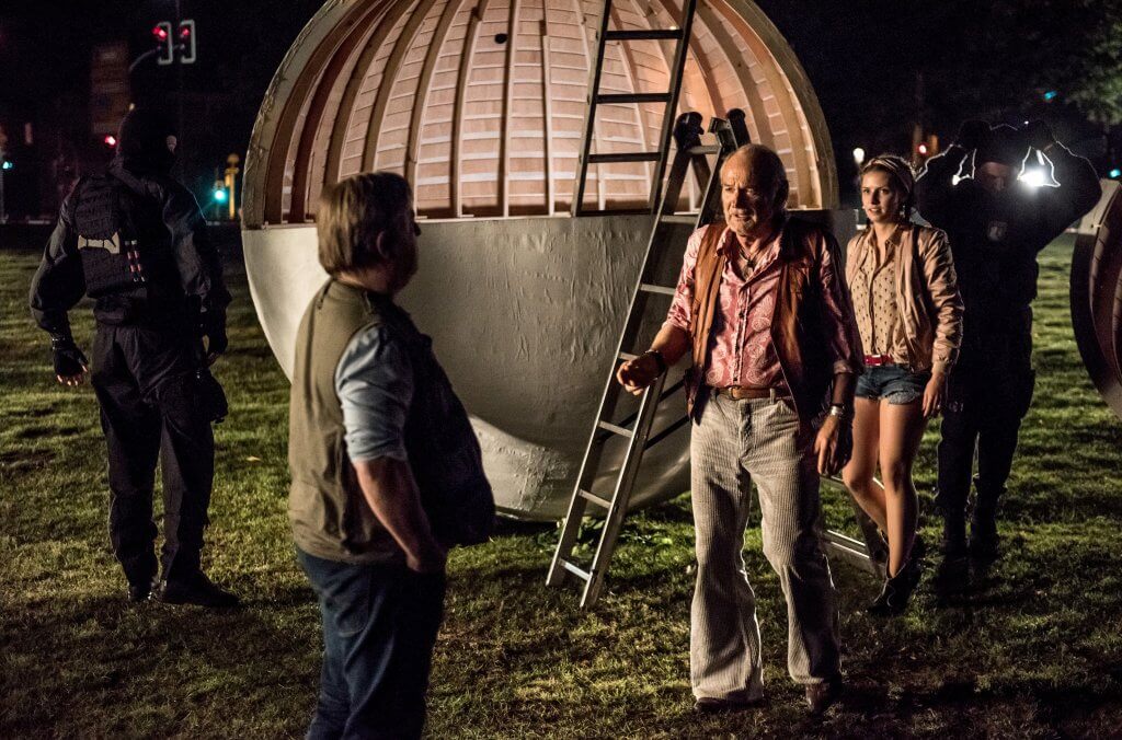 Tatort „Gott ist auch nur ein Mensch“, 2017, Kommissar Frank Thiel (Axel Prahl, vorne) und sein Vater Herbert (Claus D. Clausnitzer, 3.v.rechts) am Aasee