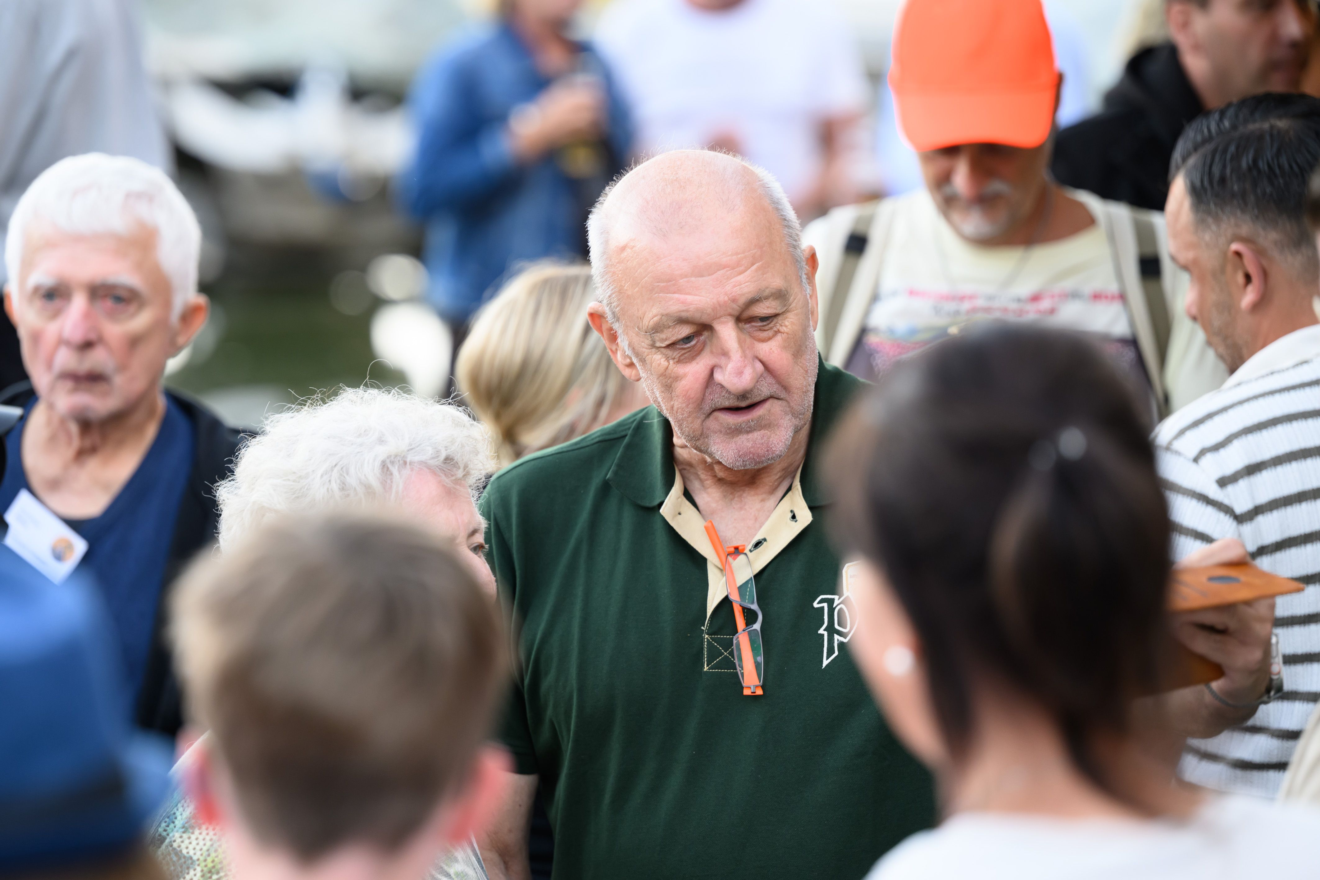 Leonard Lansink (Wilsberg) umringt von Wilsberg-Fans