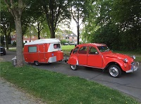 2CV  mi Eriba Puck Wohnwagen