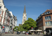 Straßenszene an der Kreuzkirche