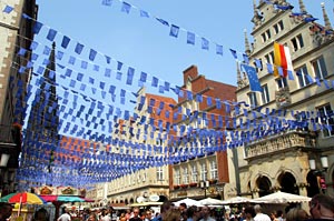 Festkulisse und Flaniermeile Festkulisse und Flaniermeile