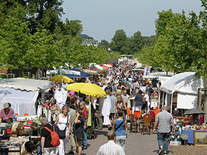 Flohmarkt auf der Promenade Flohmarkt auf der Promenade
