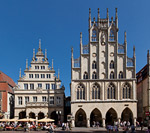 Rathaus mit Friedenssaal aus der Mitte des 14. Jahrhunderts